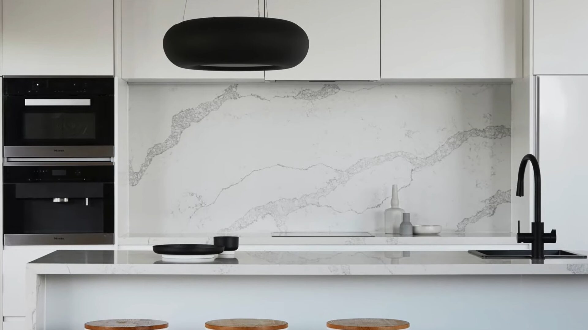 Budget Friendly 20+ Kitchen Backsplash Ideas for Every Style 7 Modern Hexagon in Cream & White