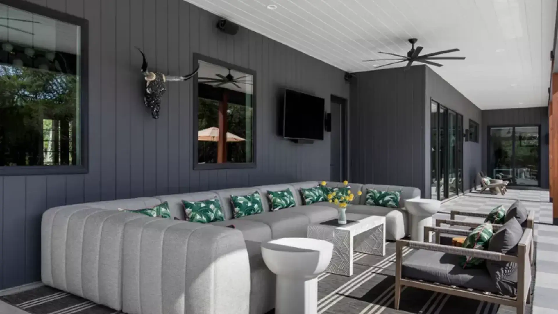 22 Stylish Patio Furniture Ideas to Make Your Backyard a True Destination 12 Incorporate a Large Sectional