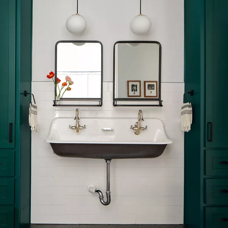 25 Bathroom Mirror Ideas to Refresh Your Bathroom Design 15 How Can Antique or Faux-Vintage Mirrors Transform a Bathroom?