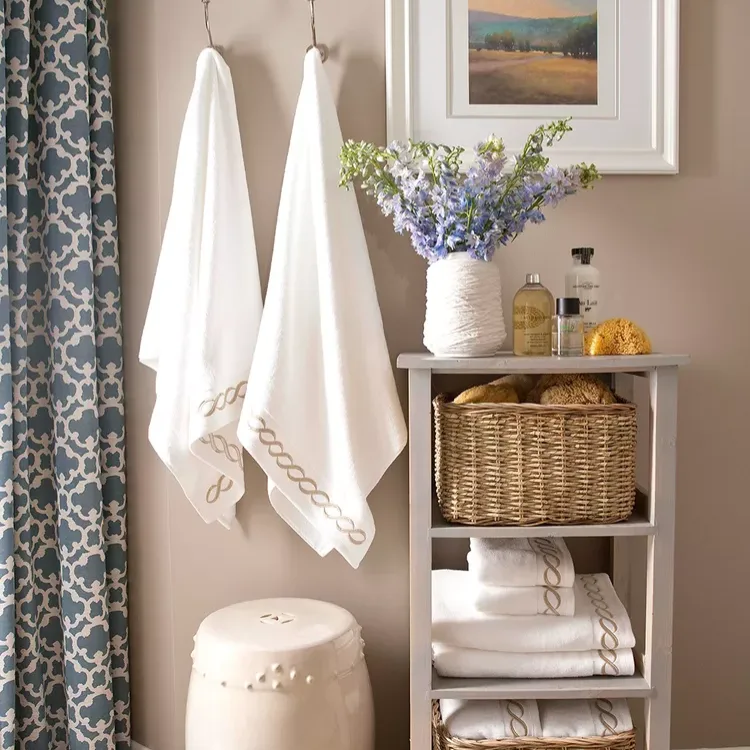 19 Bathroom Paint Color Ideas to Transform Your Space 10 8. Great Green by Sherwin-Williams: A Playful Citrus Twist