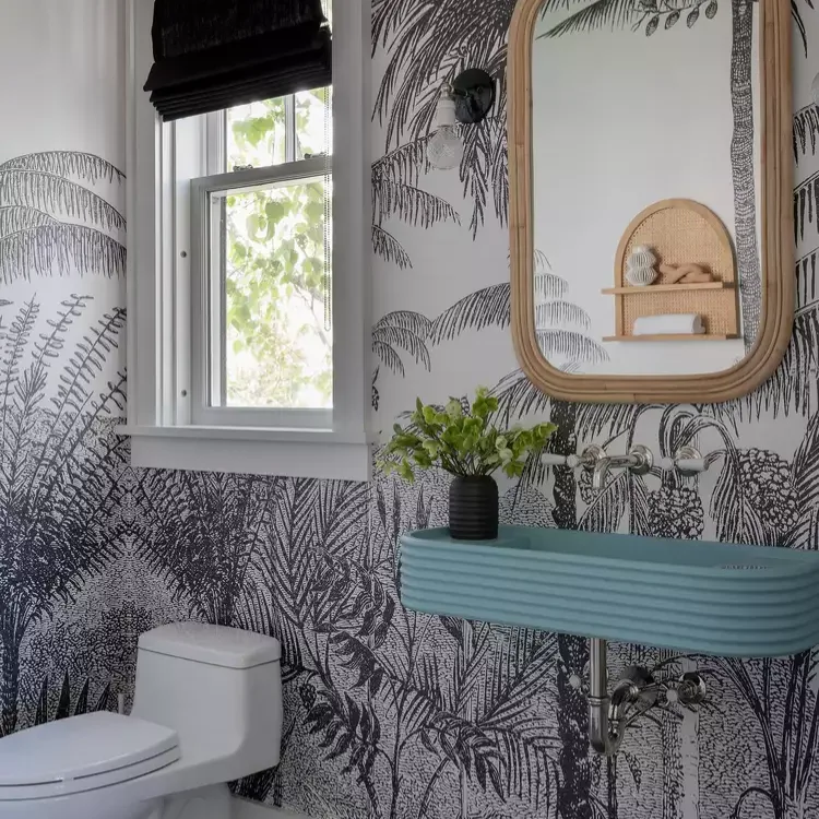 35+ Bathroom Tile Ideas to Elevate Your Bathroom Design 19 17. Pencil Trim:Small Tiles, Big Impact